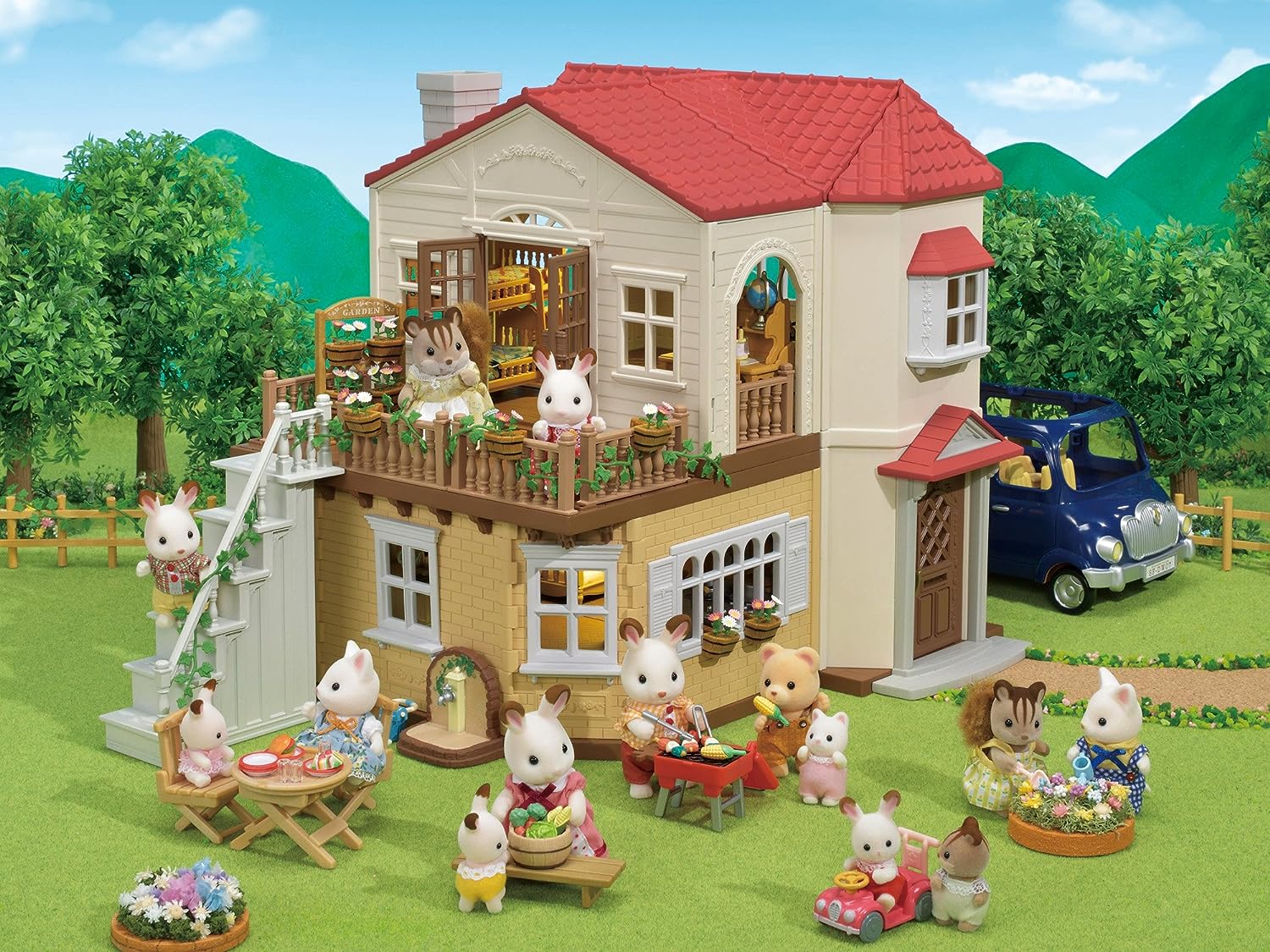 Дом для куклы Sylvanian Families Calico Critters Red Roof Country Home Gift  set, Cottage (CC1797) — купить с доставкой из США и Европы | Brandly